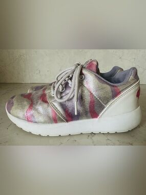 Primigi Metallic Silver Camo Sneakers (Girl’s Size 2)